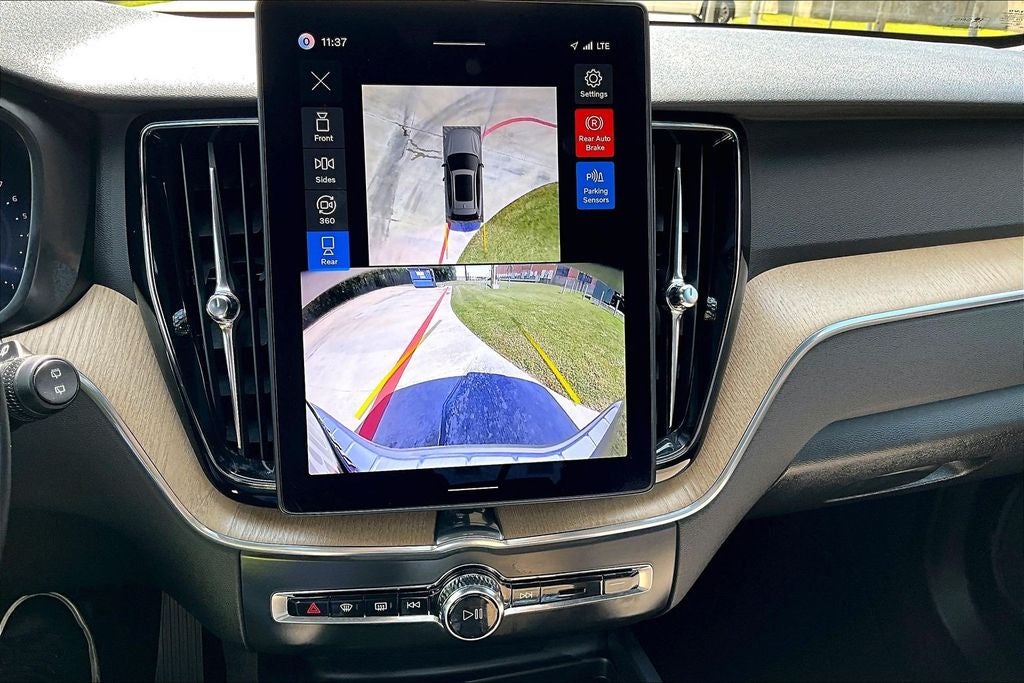 2026 Volvo XC60 B5 Plus