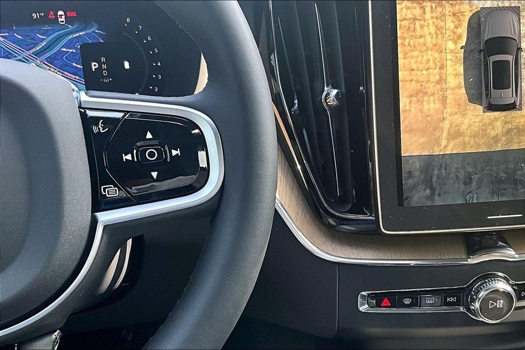 2026 Volvo XC60 B5 Plus