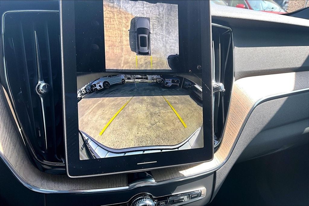 2026 Volvo XC60 B5 Plus