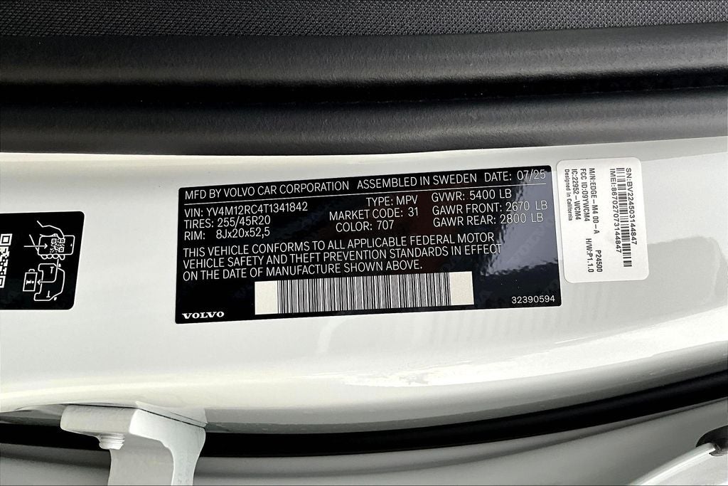 2026 Volvo XC60 B5 Plus