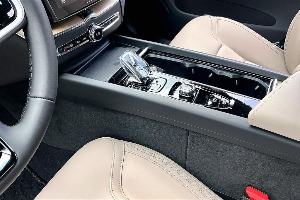 2026 Volvo XC60 B5 Plus