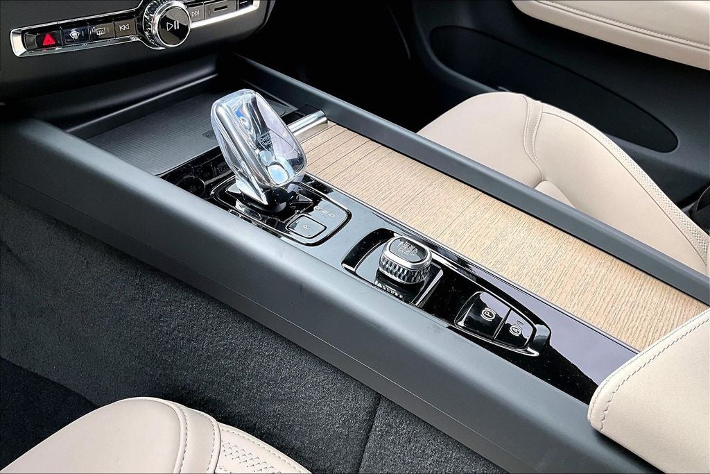 2026 Volvo XC60 B5 Plus
