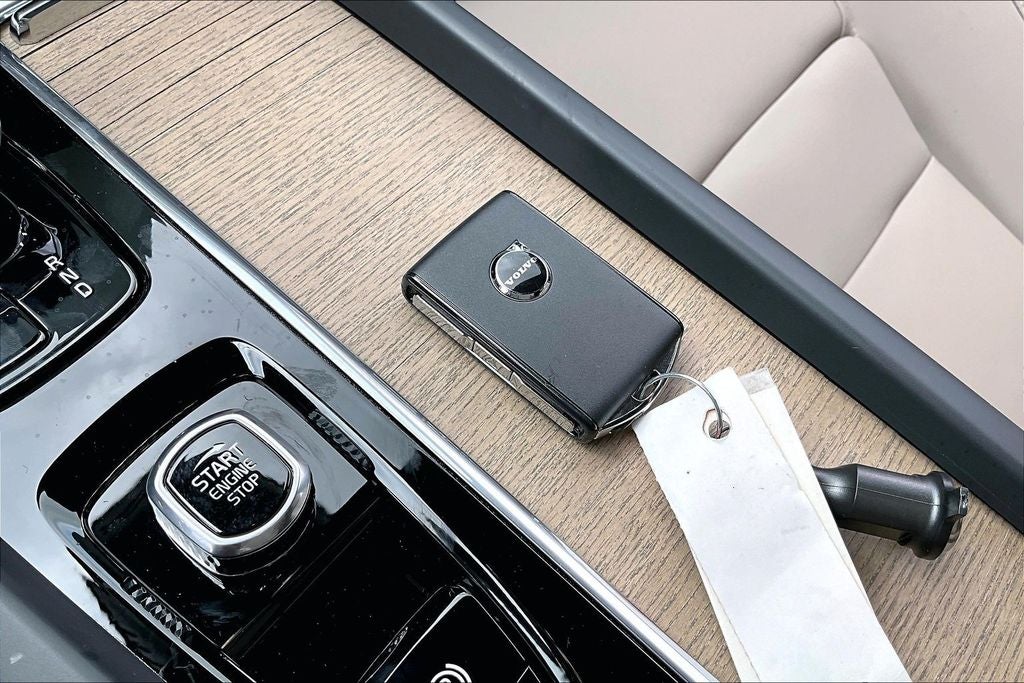2026 Volvo XC60 B5 Plus