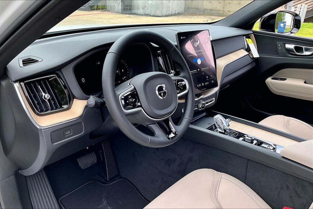 2026 Volvo XC60 B5 Plus
