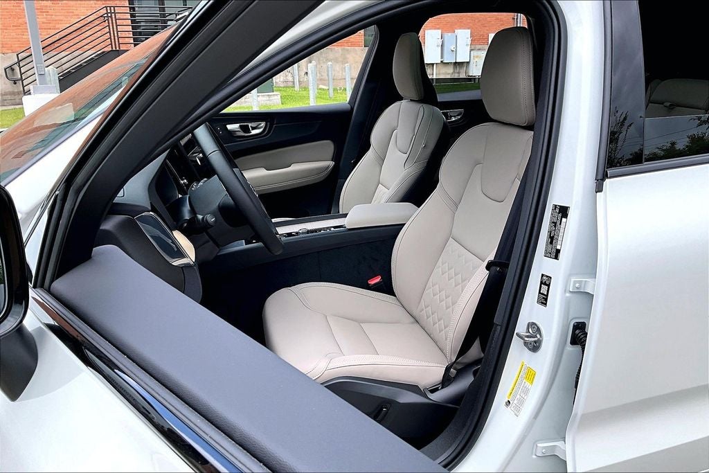 2026 Volvo XC60 B5 Plus