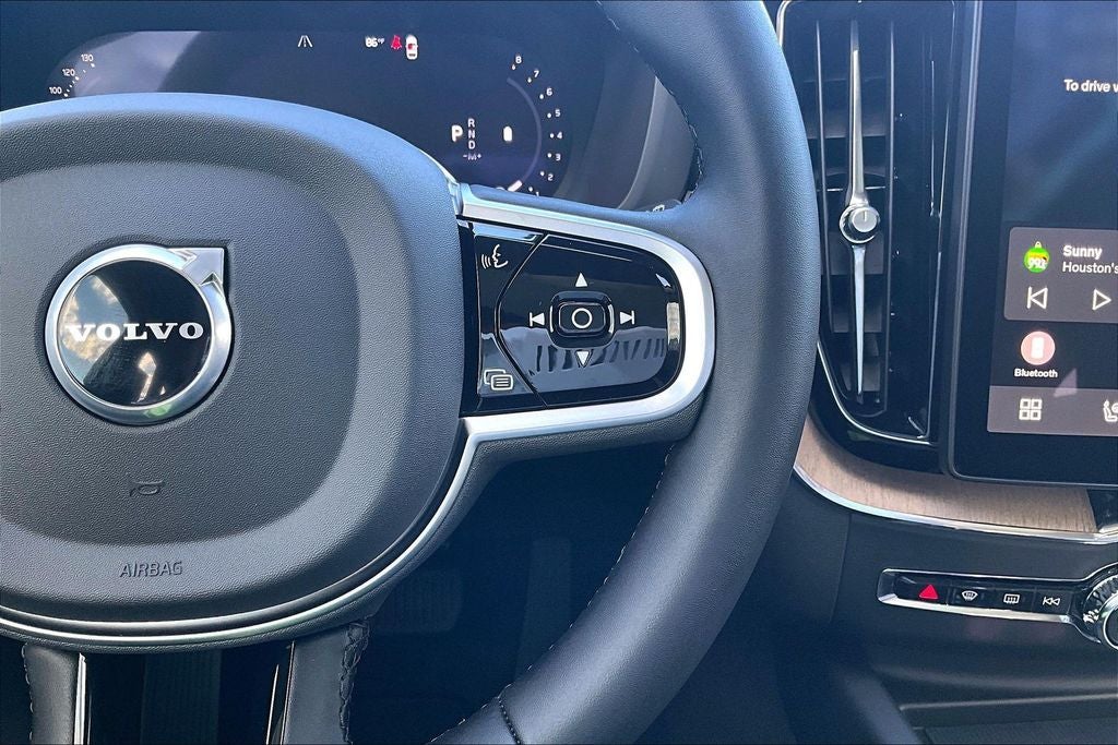 2026 Volvo XC60 B5 Plus