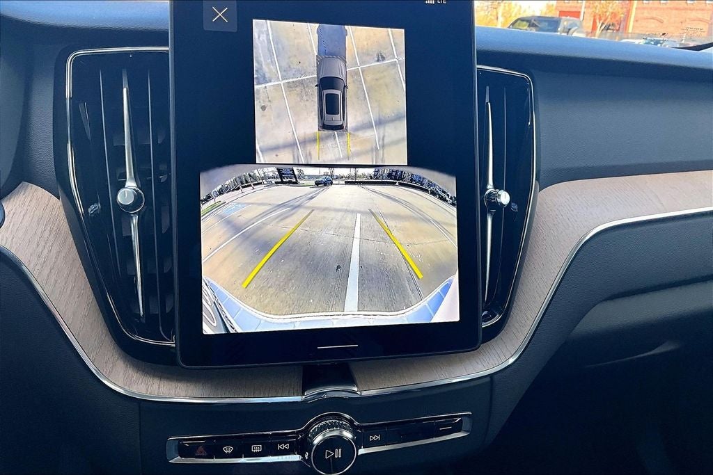 2026 Volvo XC60 B5 Plus