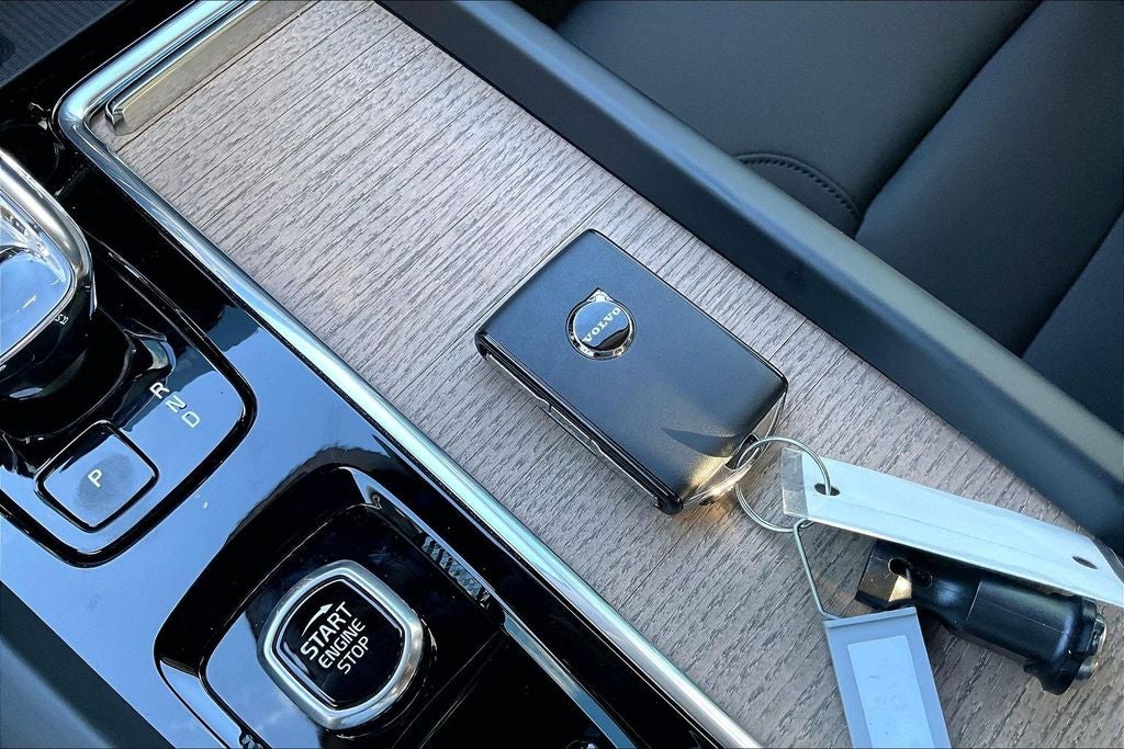 2026 Volvo XC60 B5 Plus