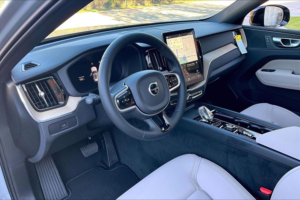 2026 Volvo XC60 B5 Plus