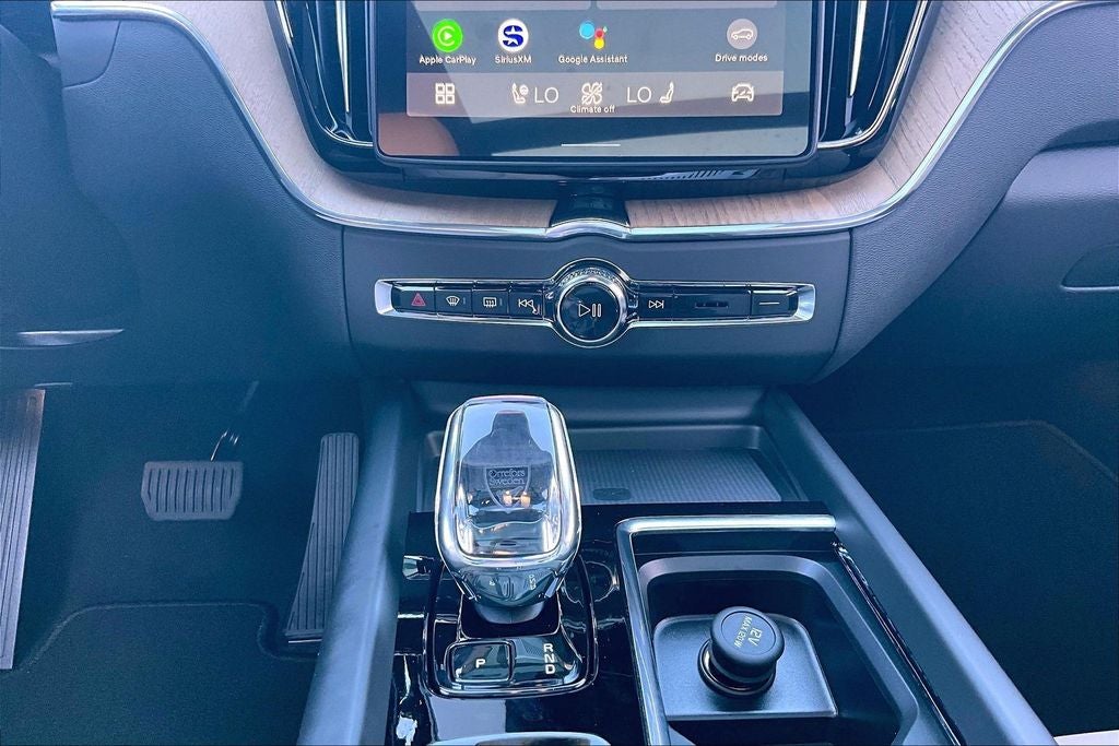 2026 Volvo XC60 B5 Plus