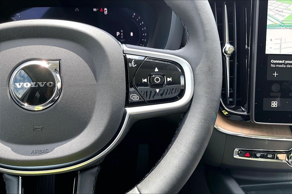 2026 Volvo XC60 B5 Plus