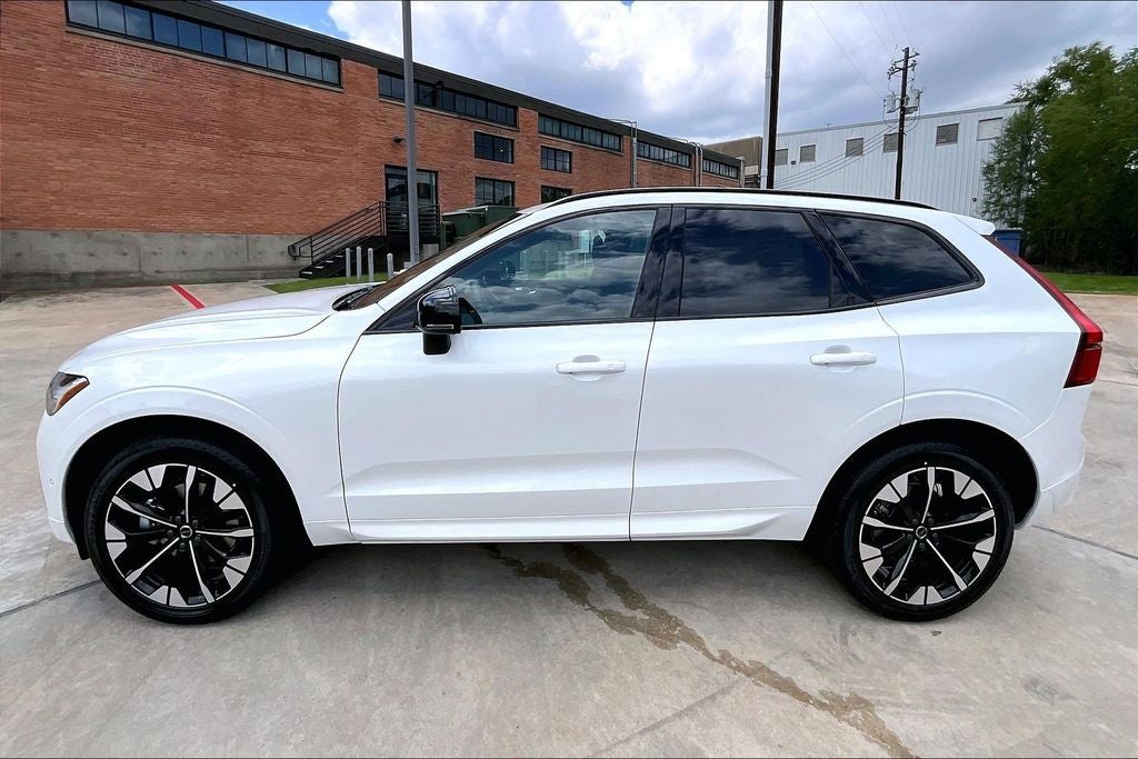2026 Volvo XC60 B5 Plus