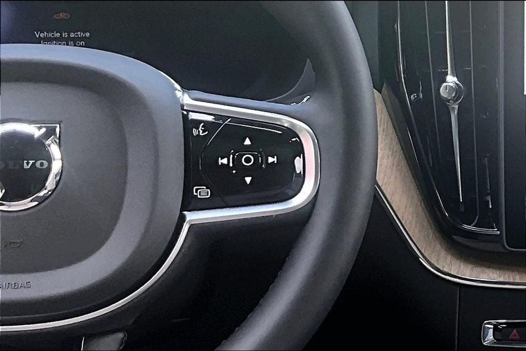 2026 Volvo XC60 B5 Plus