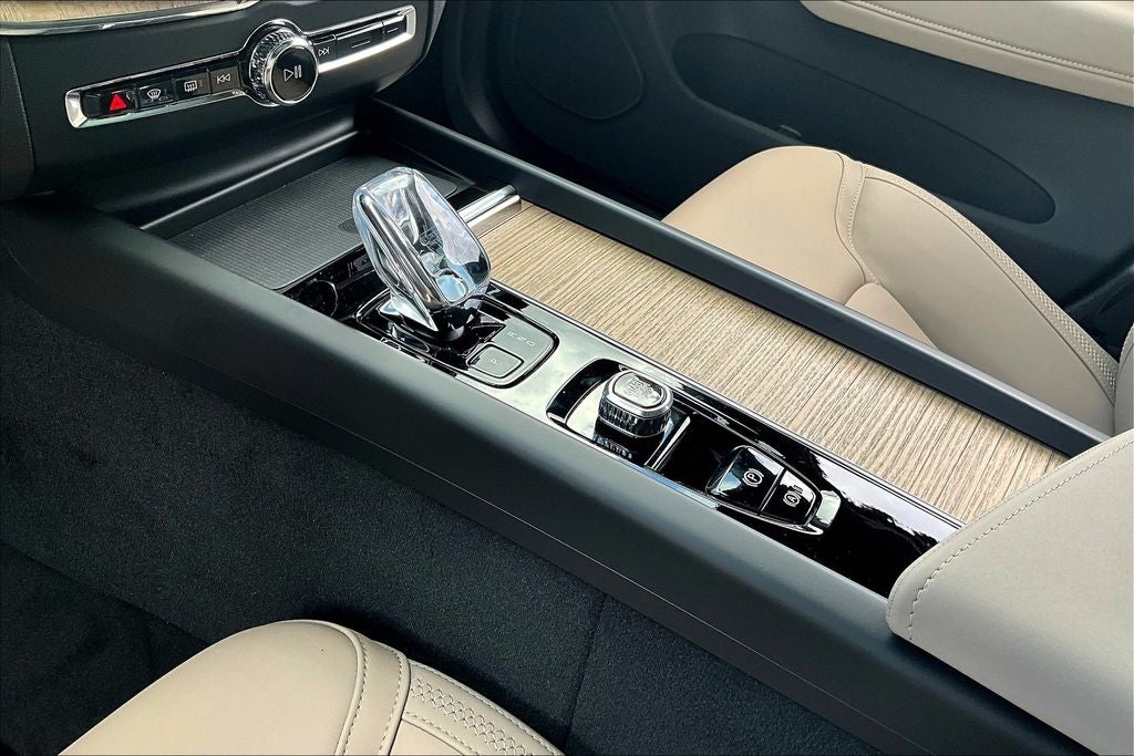 2026 Volvo XC60 B5 Plus