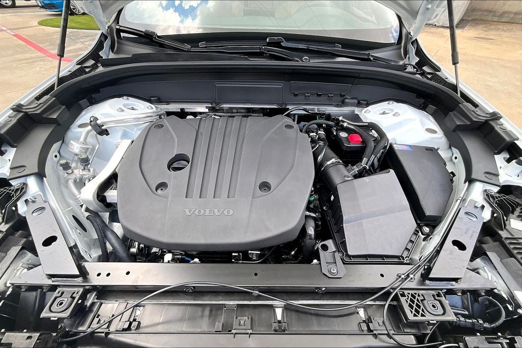 2026 Volvo XC60 B5 Plus