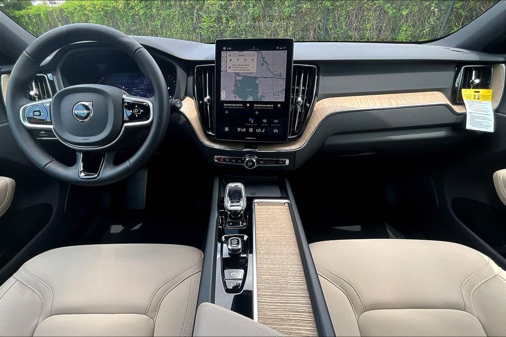 2026 Volvo XC60 B5 Plus