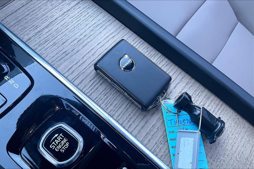 2026 Volvo XC60 B5 Plus