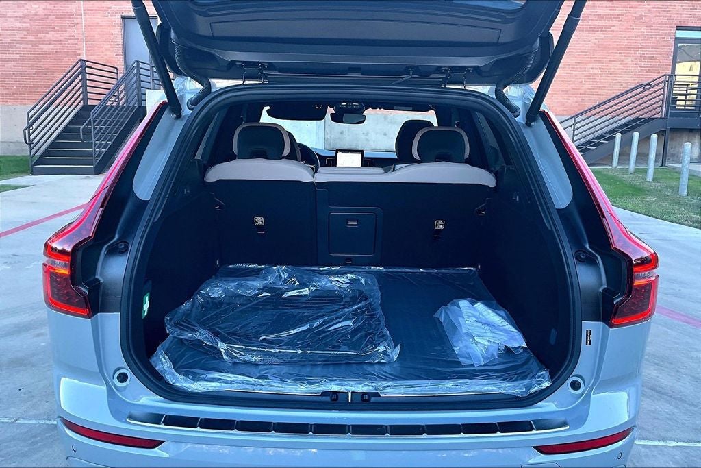 2026 Volvo XC60 B5 Plus