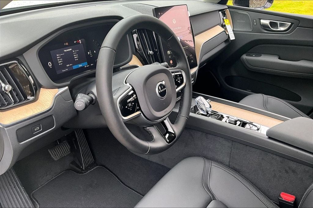 2026 Volvo XC60 B5 Plus