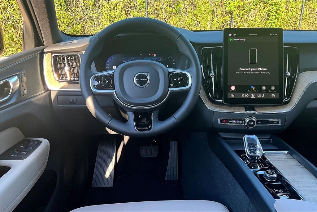 2026 Volvo XC60 B5 Plus