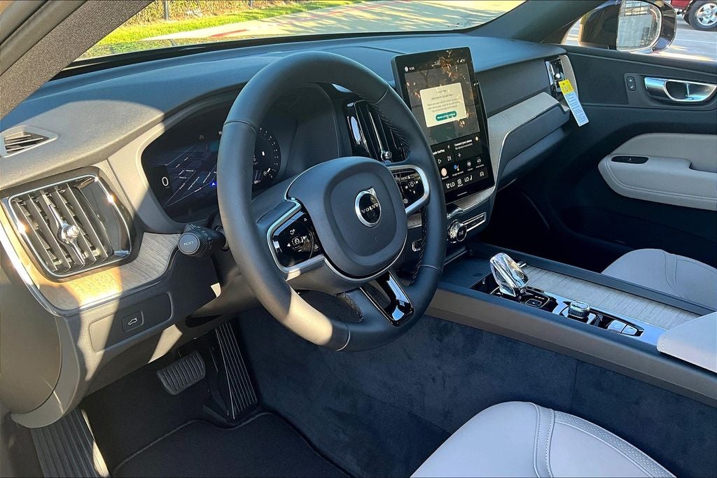 2026 Volvo XC60 B5 Plus