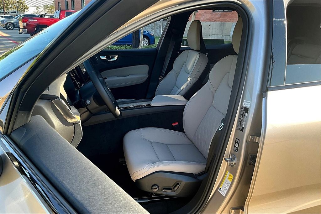 2026 Volvo XC60 B5 Plus
