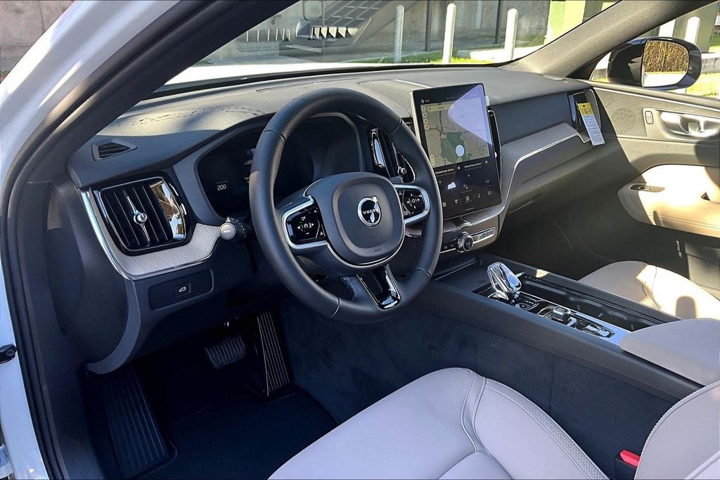 2026 Volvo XC60 B5 Plus