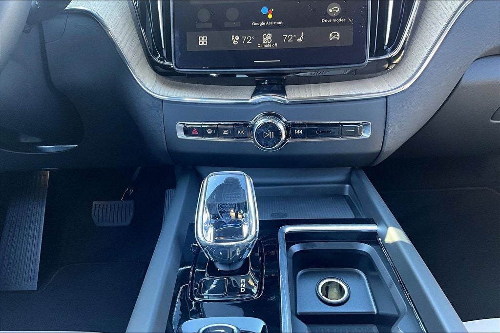 2026 Volvo XC60 B5 Plus