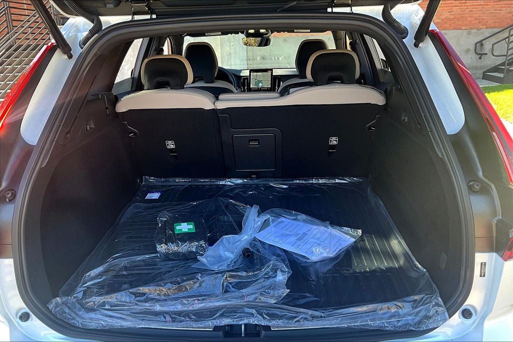 2026 Volvo XC60 B5 Plus