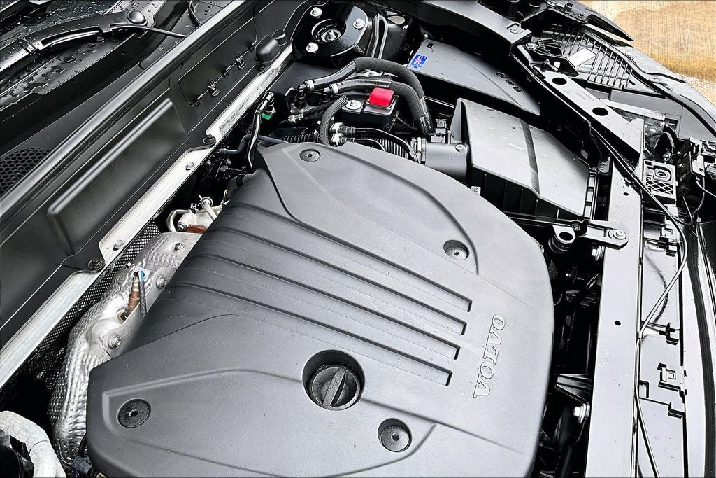 2026 Volvo XC60 B5 Plus