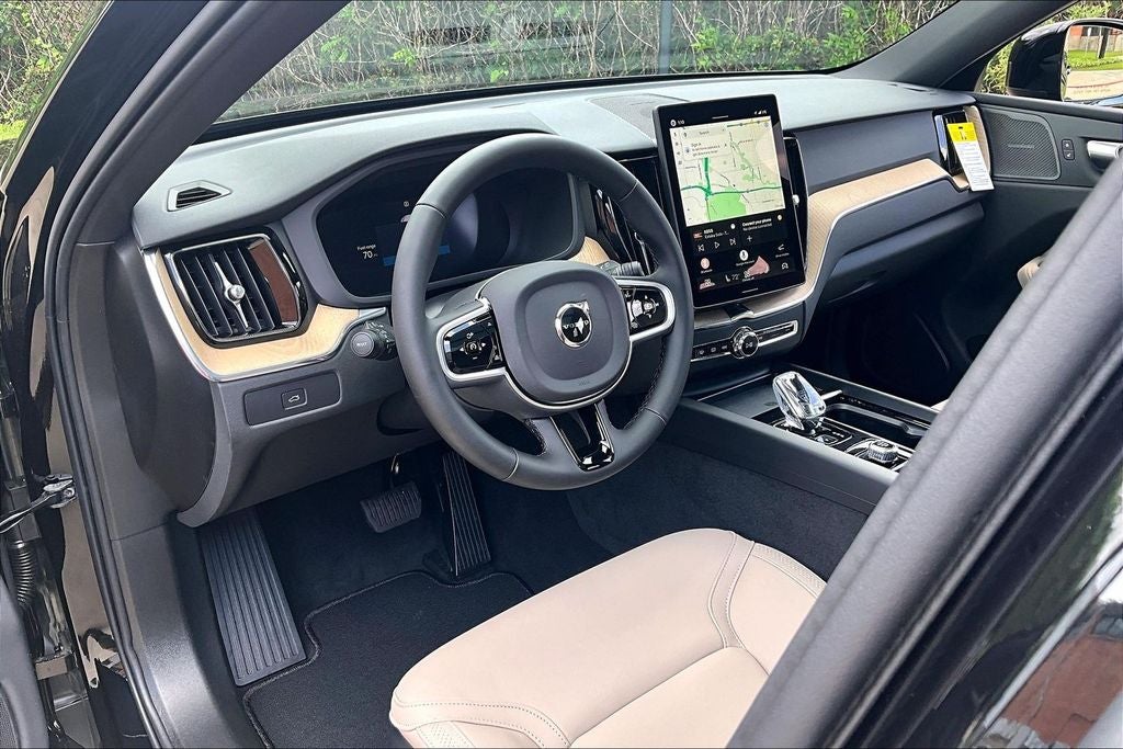 2026 Volvo XC60 B5 Plus