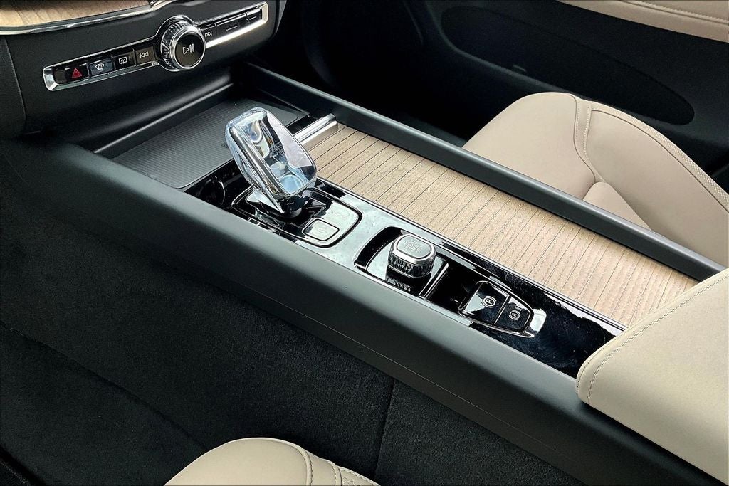 2026 Volvo XC60 B5 Plus