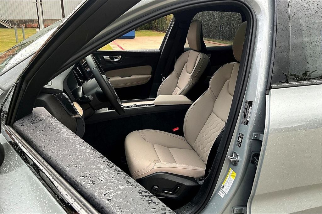 2026 Volvo XC60 B5 Plus