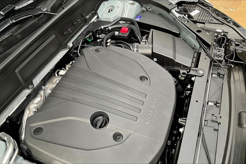 2026 Volvo XC60 B5 Plus