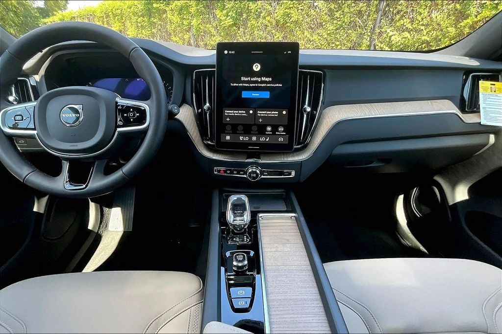 2026 Volvo XC60 B5 Plus