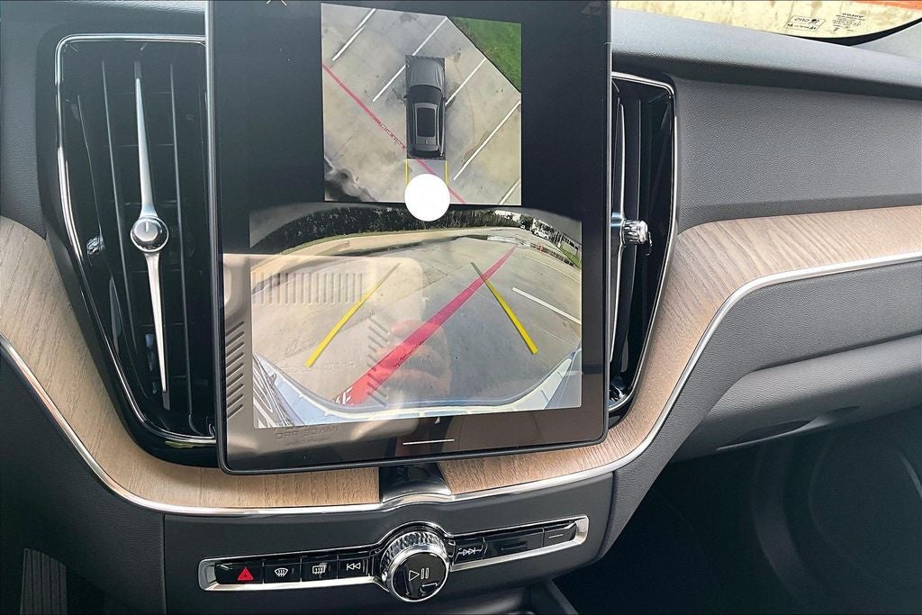 2026 Volvo XC60 B5 Plus