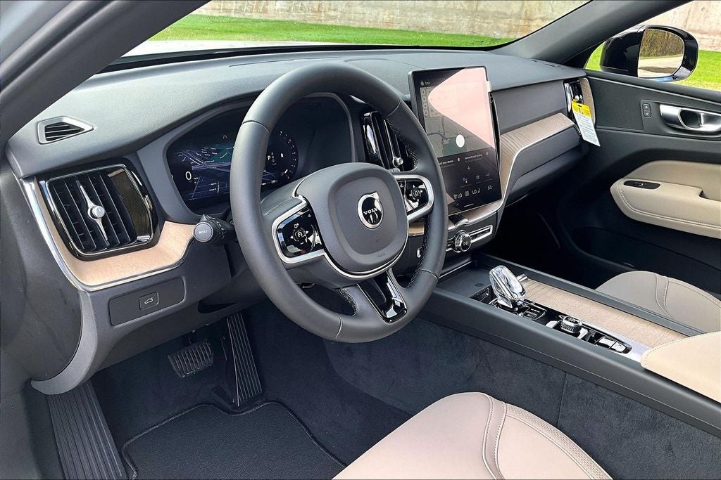 2026 Volvo XC60 B5 Plus