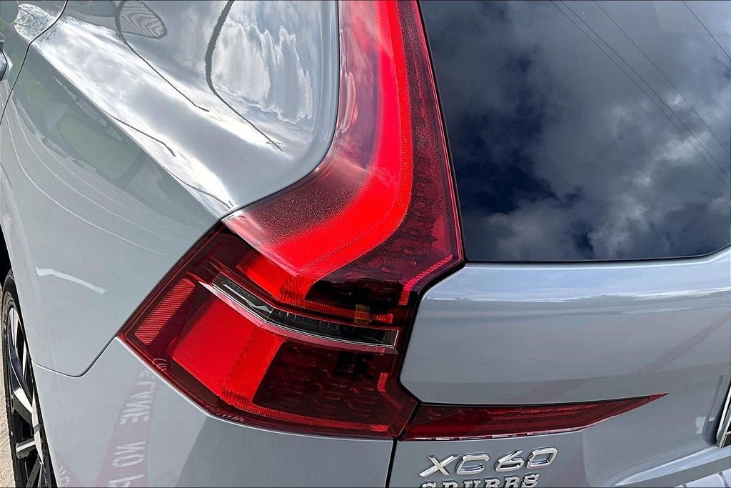 2026 Volvo XC60 B5 Plus