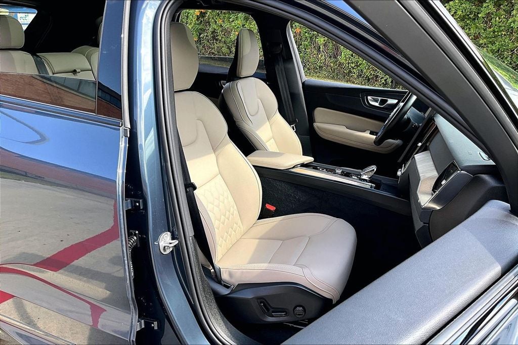 2026 Volvo XC60 B5 Plus