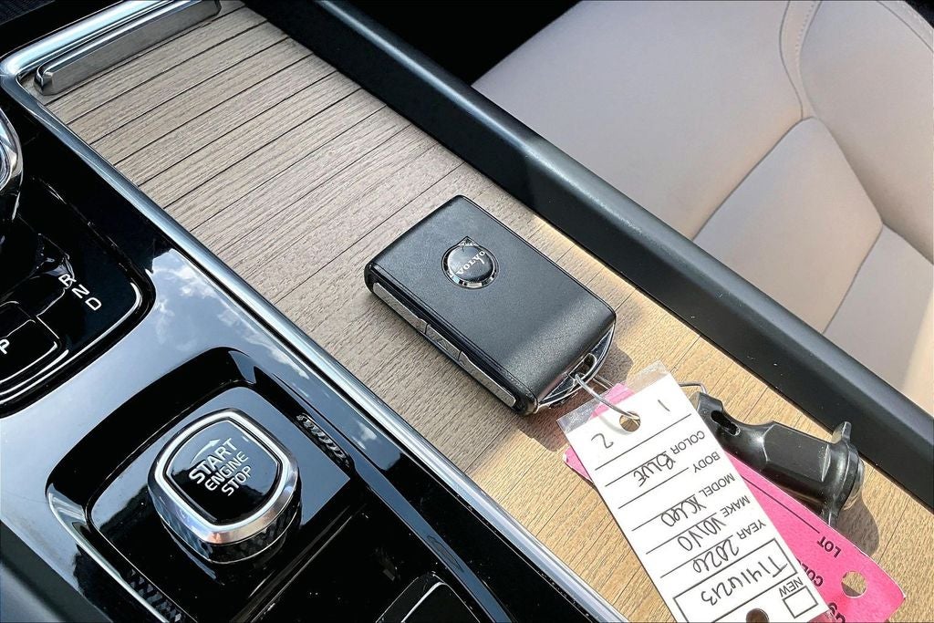 2026 Volvo XC60 B5 Plus