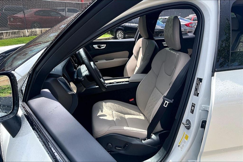 2026 Volvo XC60 B5 Plus