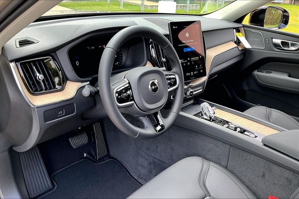 2026 Volvo XC60 B5 Plus