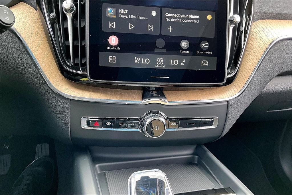 2026 Volvo XC60 B5 Plus