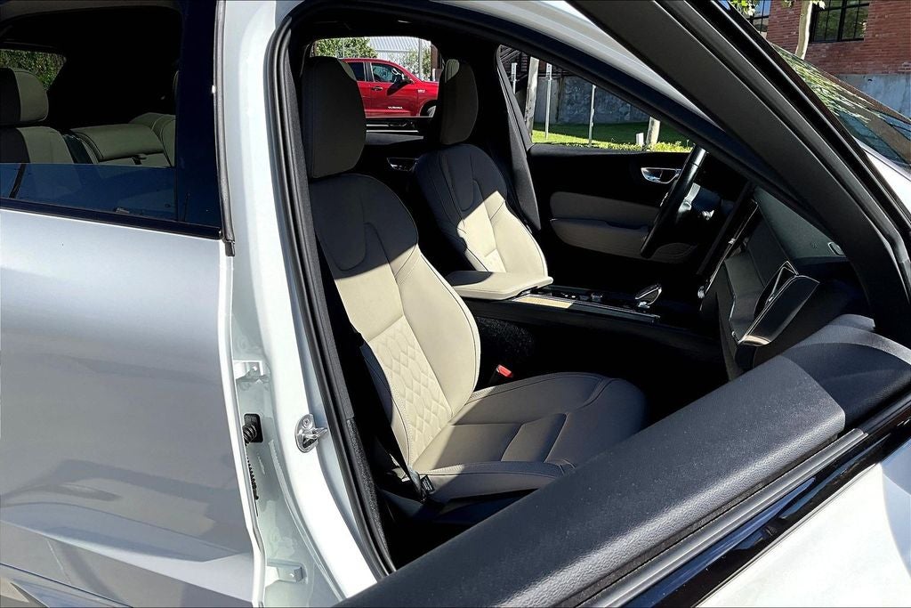 2026 Volvo XC60 B5 Plus