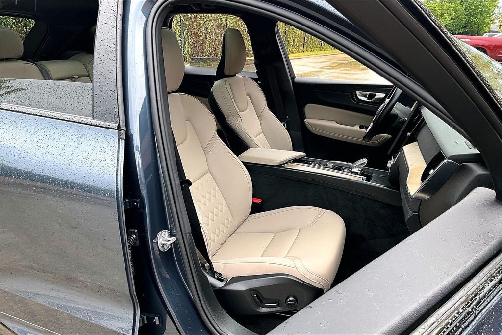 2026 Volvo XC60 B5 Plus
