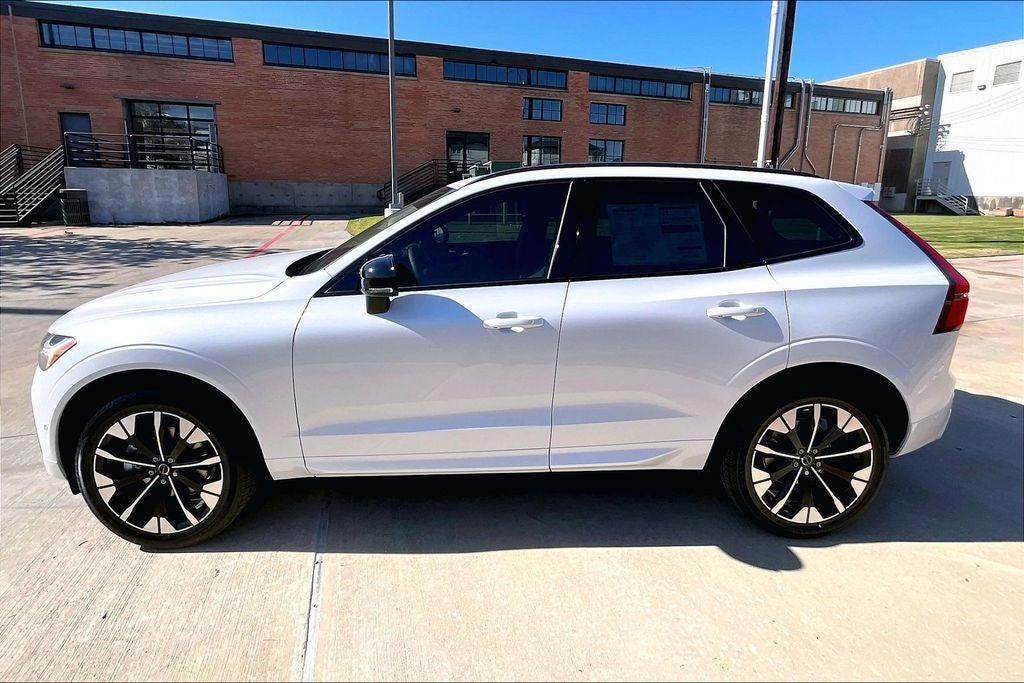 2026 Volvo XC60 B5 Plus