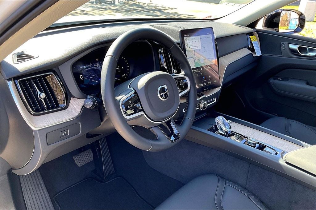 2026 Volvo XC60 B5 Plus