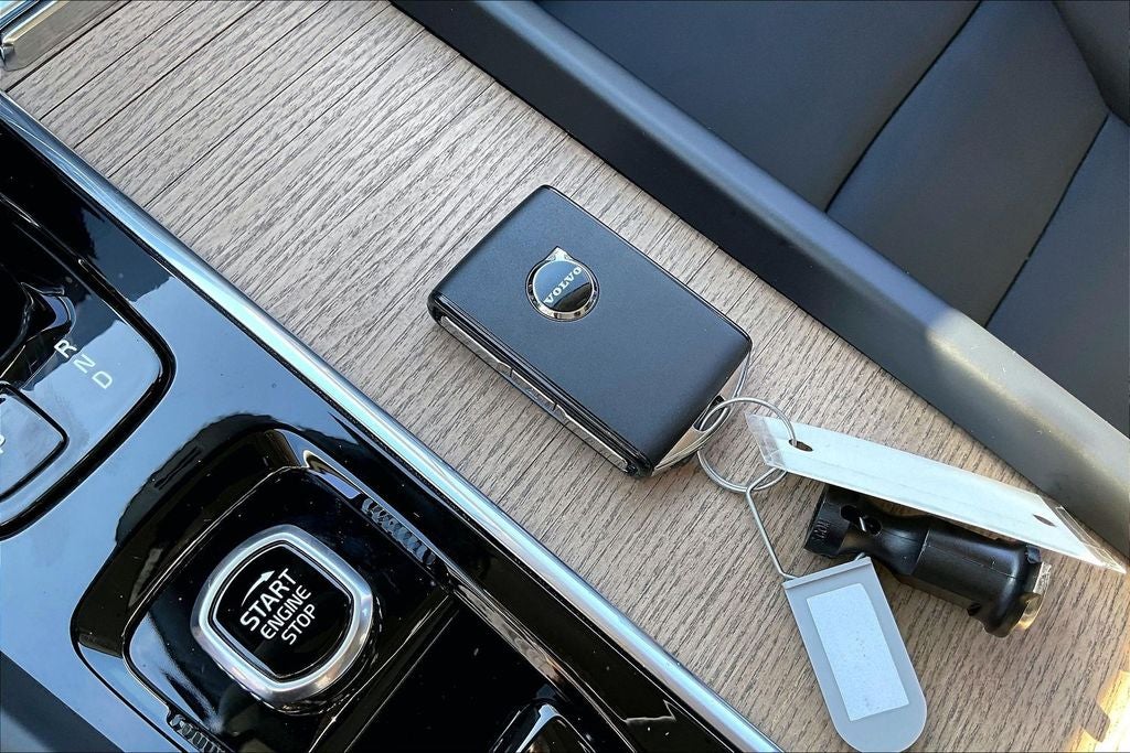 2026 Volvo XC60 B5 Plus