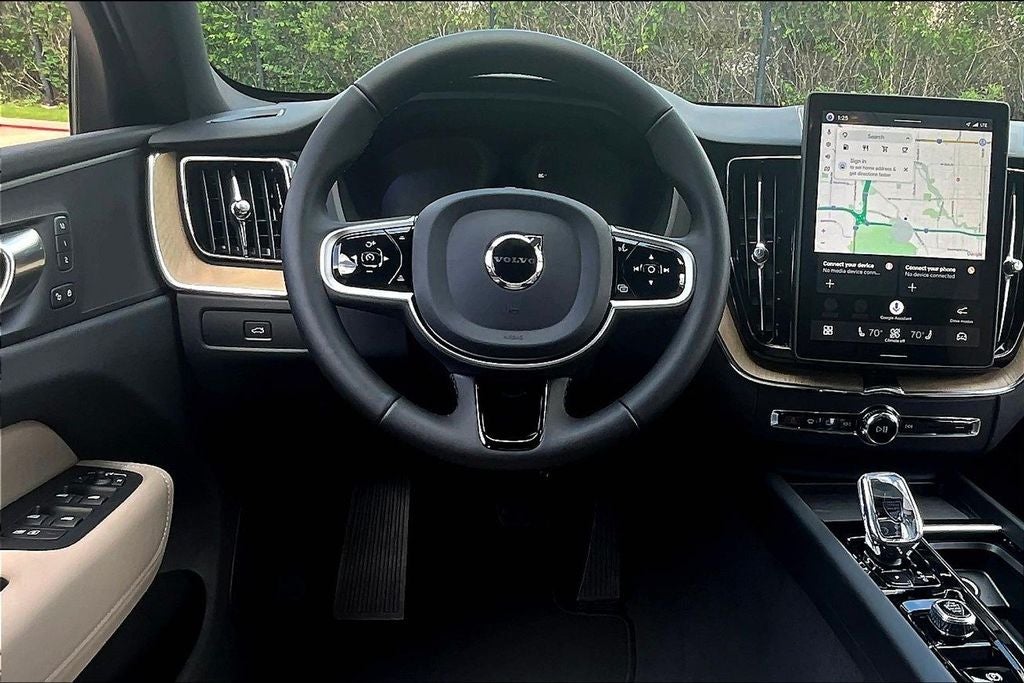 2026 Volvo XC60 B5 Plus