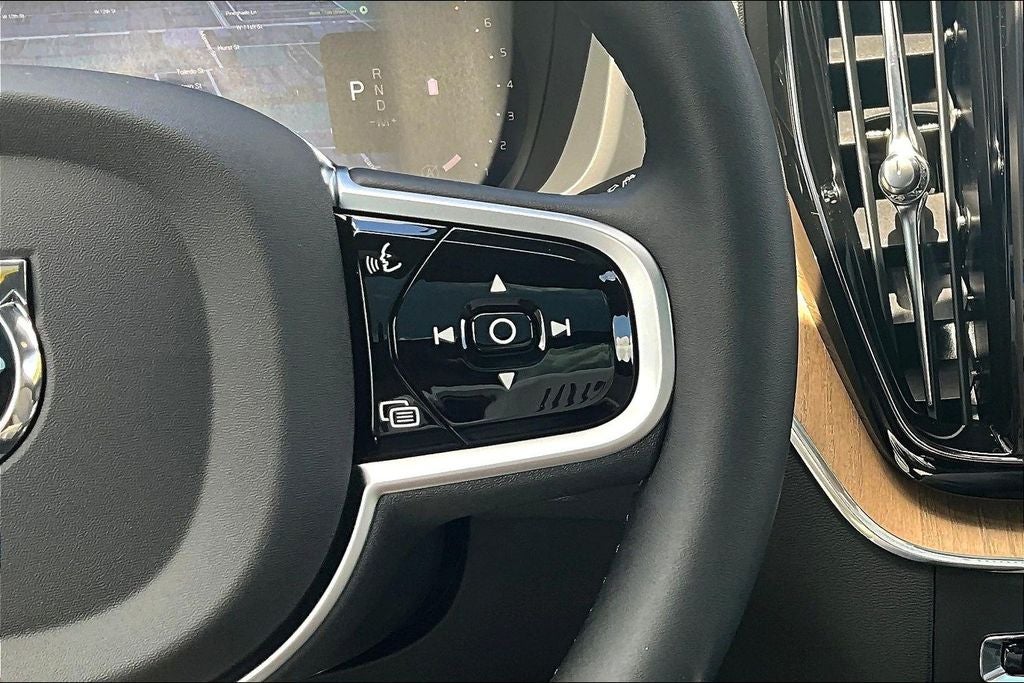 2026 Volvo XC60 B5 Plus